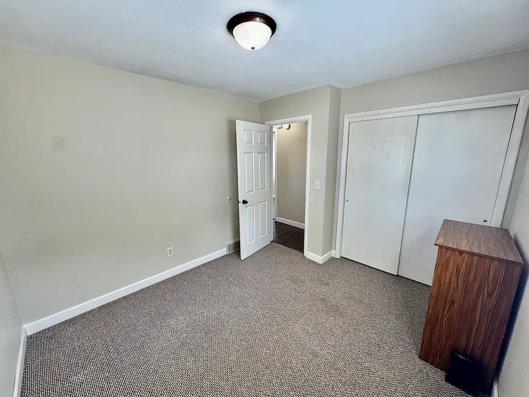 404 Anamosa St — Photo 8