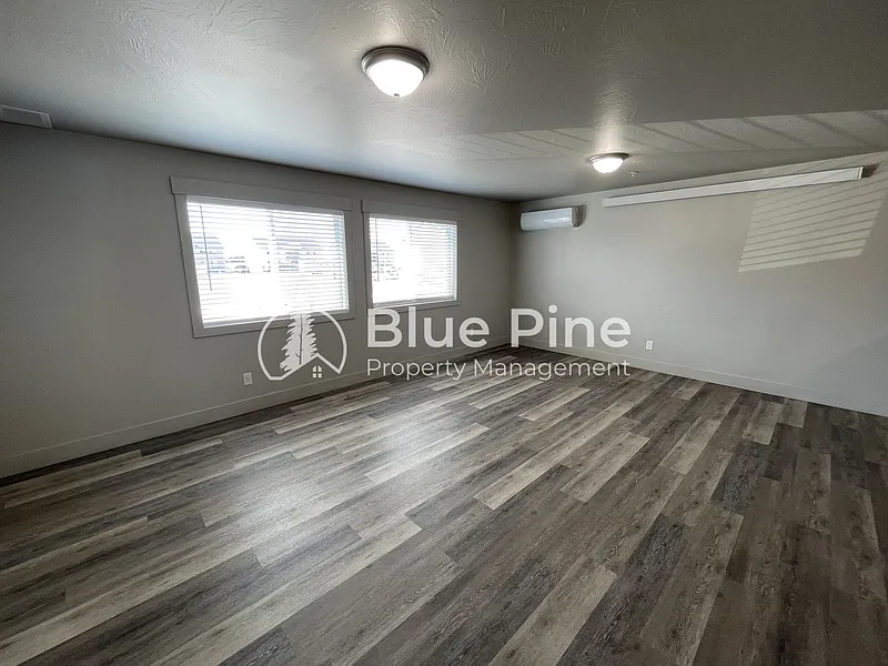 3 bed, 2.0 bath, 1173 sqft, $1,400 — Photo 2