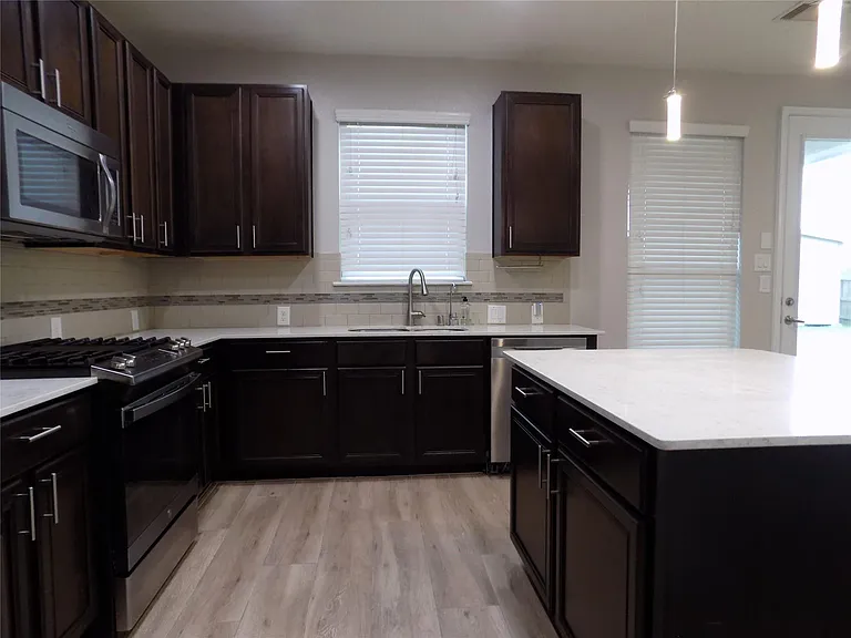 3702 Aubergine Springs Ln — Photo 8
