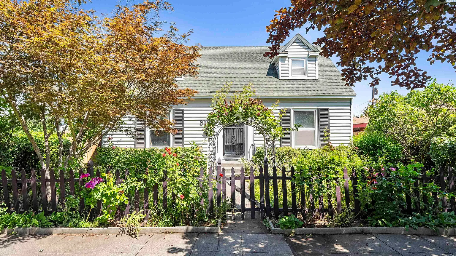 811 W Park St photo 1