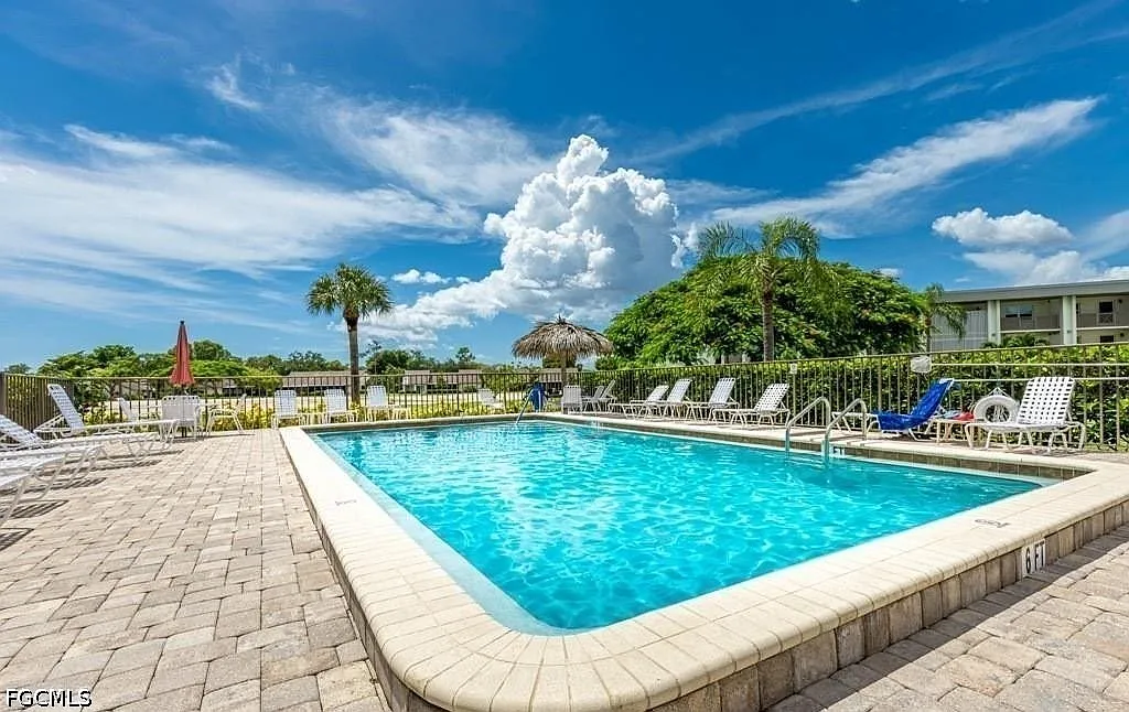 2 bed, 2.0 bath, 1138 sqft, $1,999 — Photo 2
