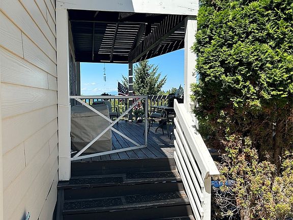 5th image of 1004 15th Ave E