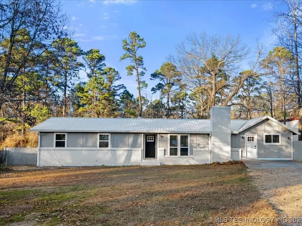 802 E Circle Dr, Broken Bow, OK 74728