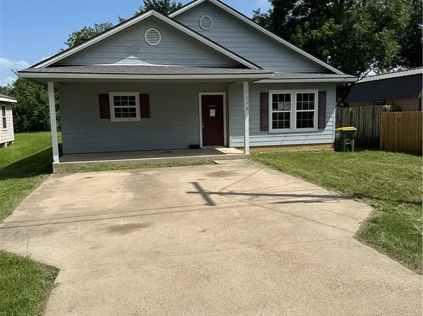 1113 W 10th St, Hearne, TX 77859