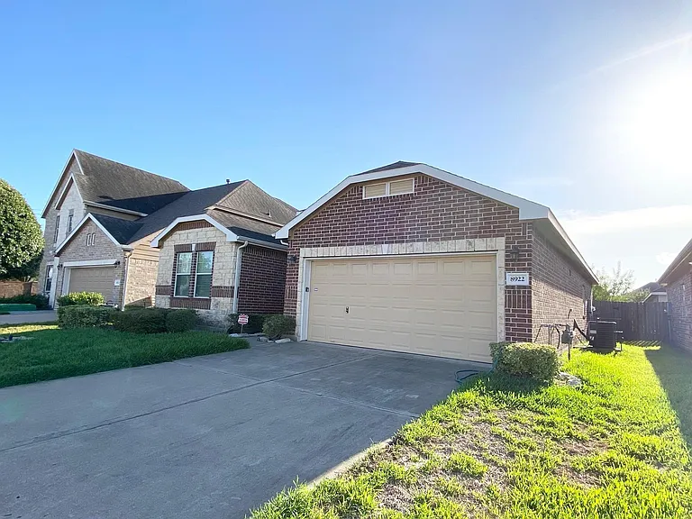 8922 Cedar Mound Ln — Photo 3