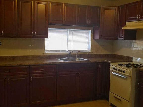2nd image of 2655 Tremont St Floor 2
