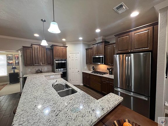 5th image of 1 Briarwood Cir