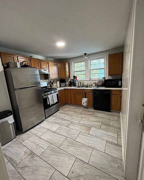 1st image of 76 Knox Ave #2
