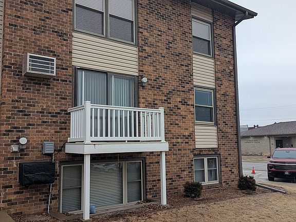 2nd image of 506 Commercial St