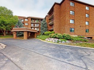 51 Old Oak Dr APT 105, Buffalo Grove, IL 60089