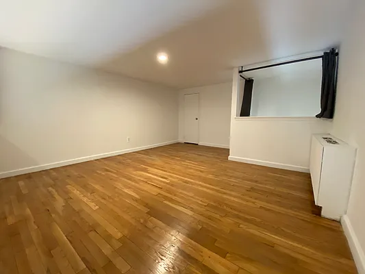 Rented by AZ REALTY NYC LLC | media 18