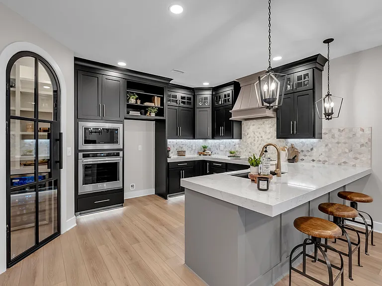 2142 E Beaumont St — Photo 12