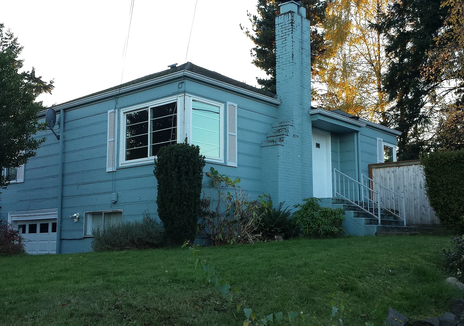 Wonderful 3 Bedroom in the Heart of Wedgewood — Photo 1