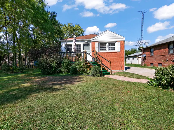 428 W 6th St, Momence, IL 60954