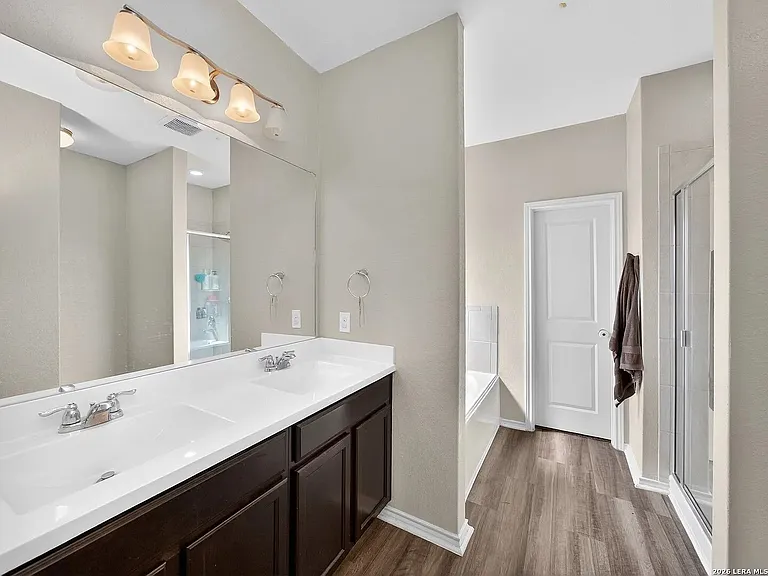 2902 Daisy Mdw — Photo 10