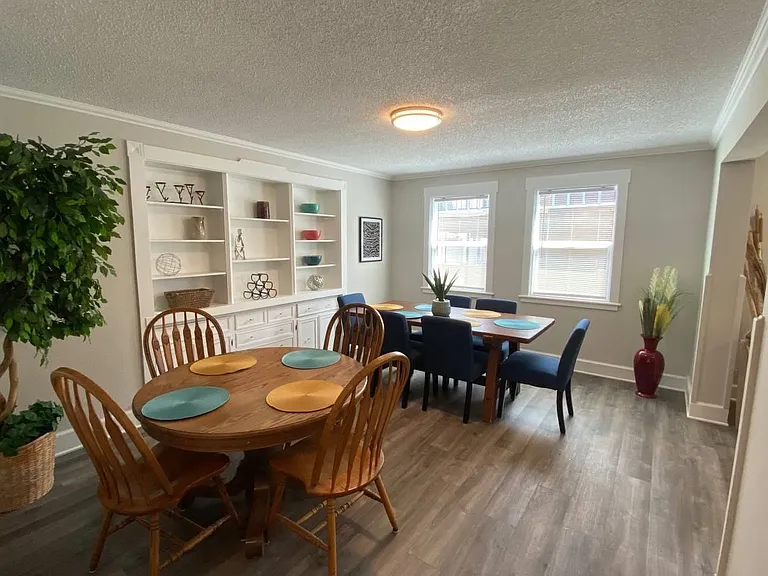 1523 E Liberty Ave — Photo 5