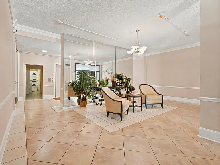 500 Executive Center Dr #2M — Photo 14
