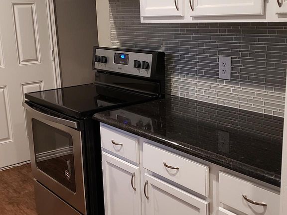 2nd image of 307 Gibson St #B