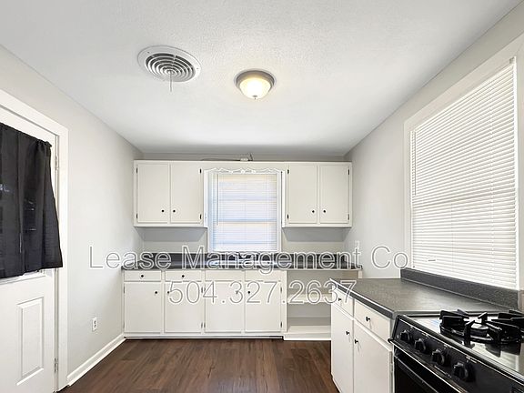 2nd image of 848 Carmadelle St