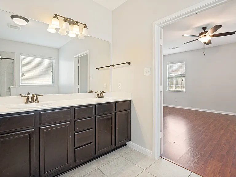 607 Shady Meadow Ln — Photo 15