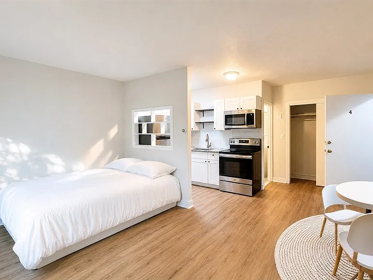 39 Willow St #4 — Photo 1