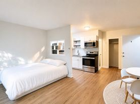 39 Willow St, West Roxbury, MA