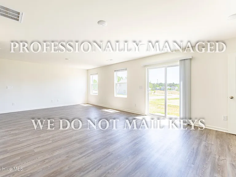 109 Ferry Ct — Photo 9
