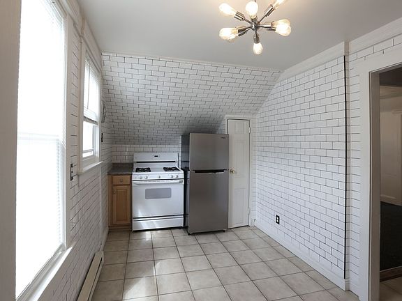 2nd image of 193 Lafayette Ave
