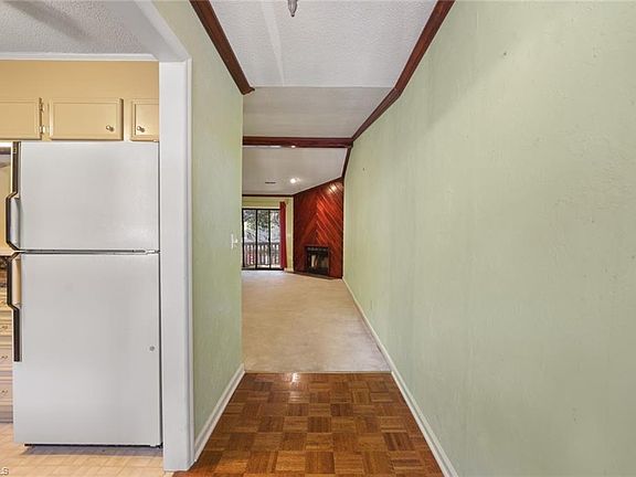 2nd image of 133 Columbine Dr APT 122