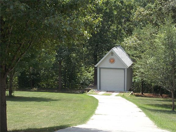4th image of 9 Singleton Cir