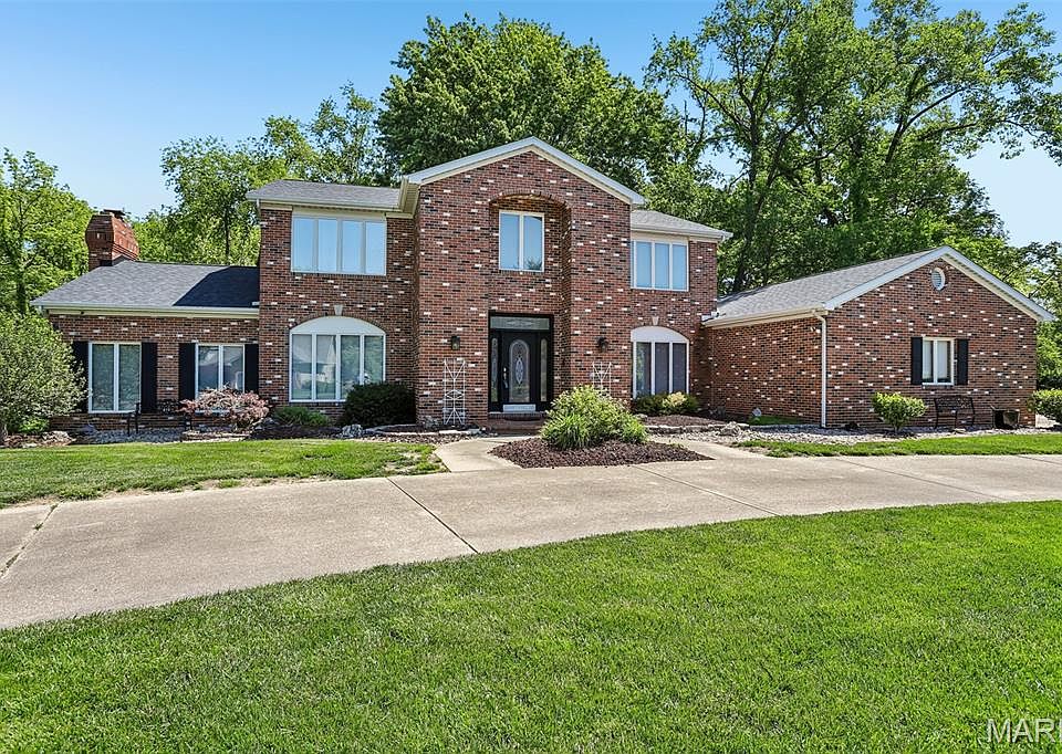 1st image of 325 Deer Run Ln