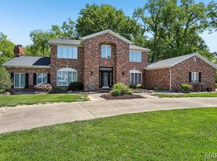 325 Deer Run Ln, Glen Carbon, IL 62034