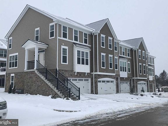 4th image of 8 Lila Ln