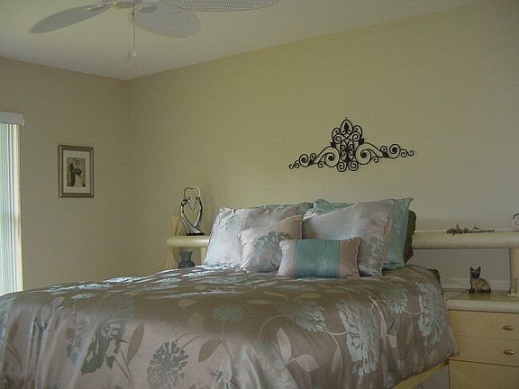 3rd image of 33 Woodstone Ln