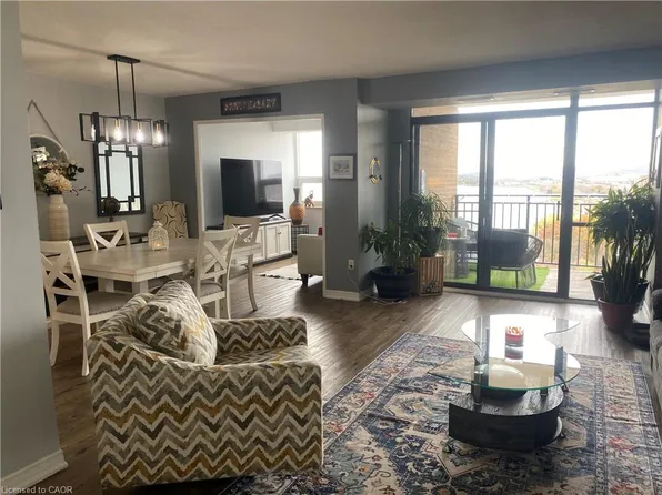 500 Green Rd #1607, Hamilton, ON L8E 3M6