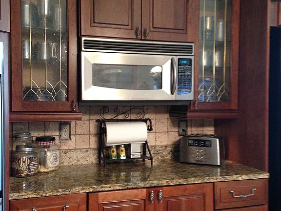 2nd image of 286 Larrick Ln