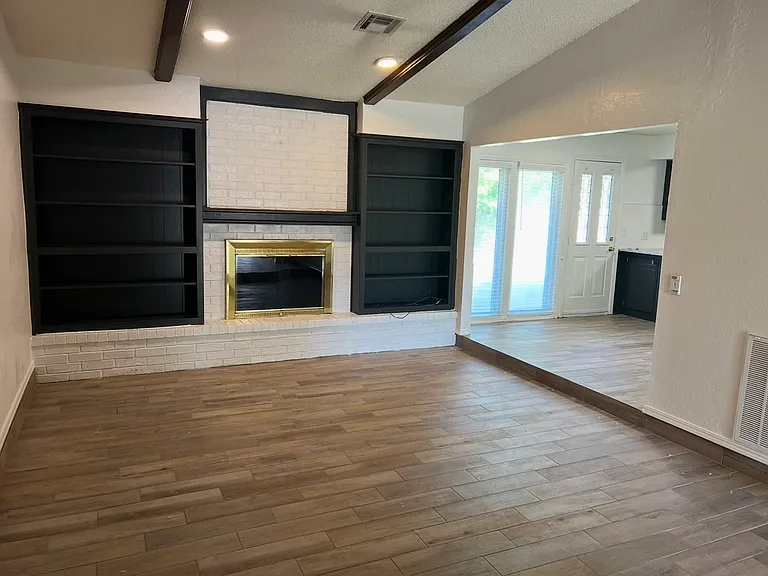 509 S Bouziden Dr — Photo 3