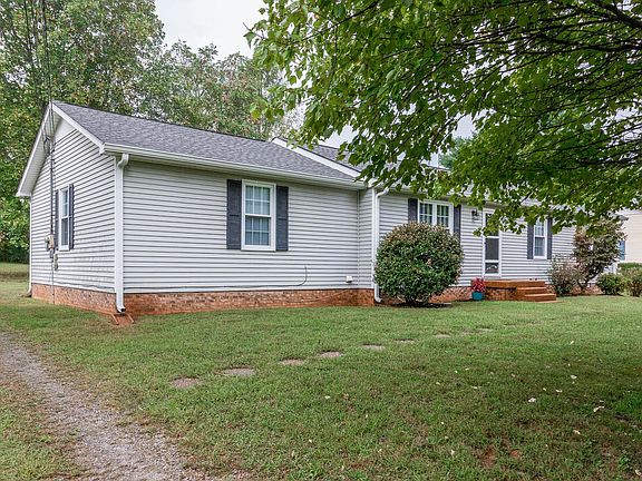 3rd image of 1414 Bradshaw Dr