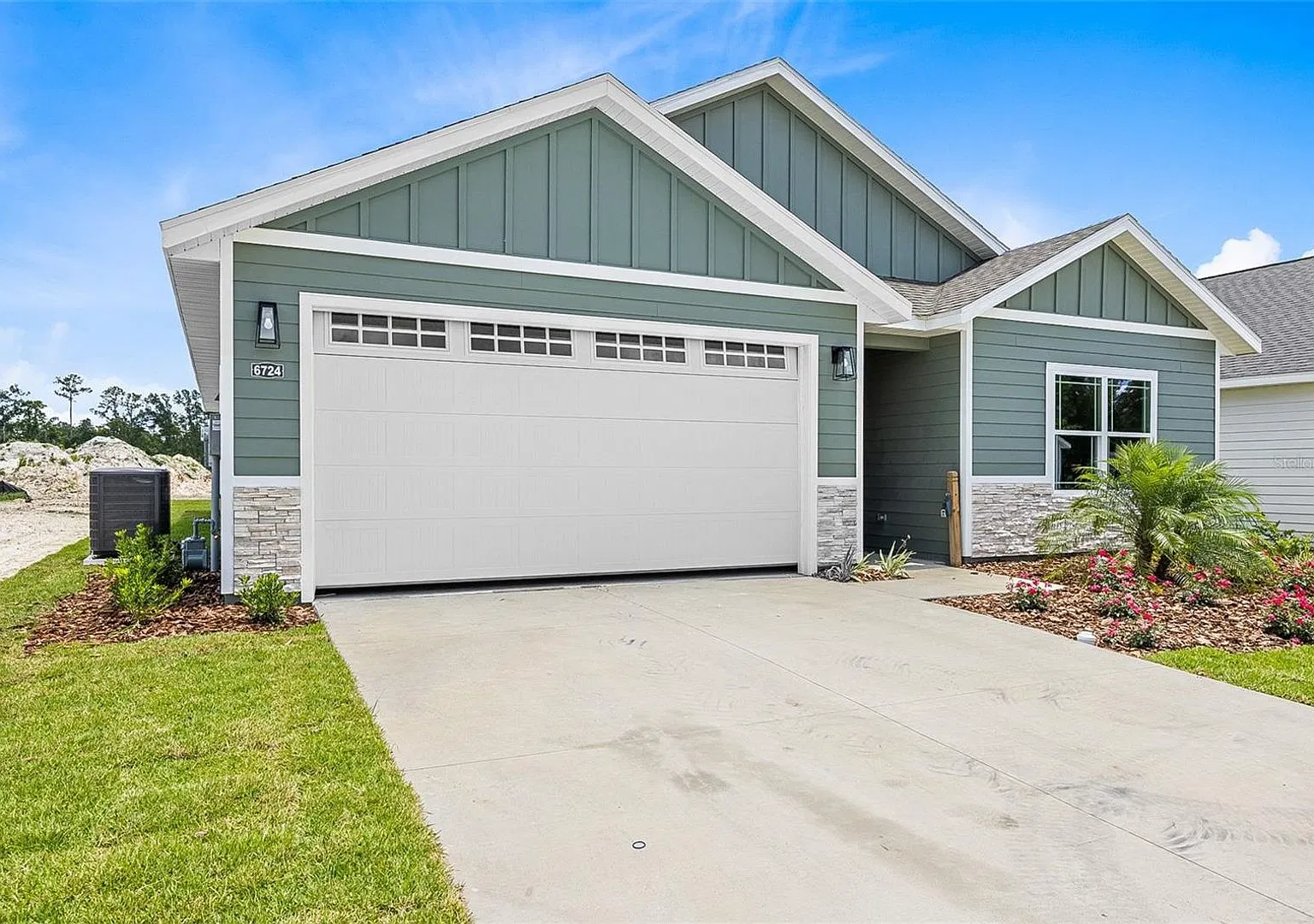 3 Bedroom 2.5 Bath In Grand Oaks — Photo 1