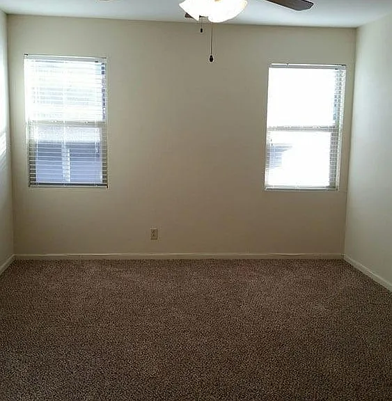 Country Club Apartments — Photo 8