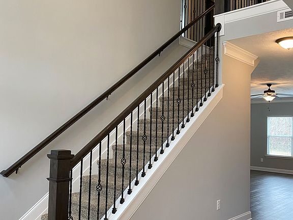 4th image of 921 Burlington Dr