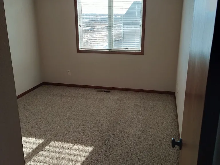 1511 Sharloh Loop E — Photo 3