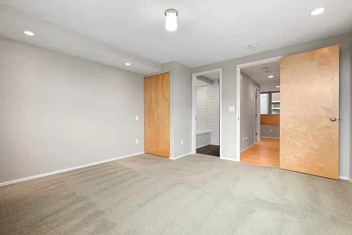 2351 Yale Ave E — Photo 29