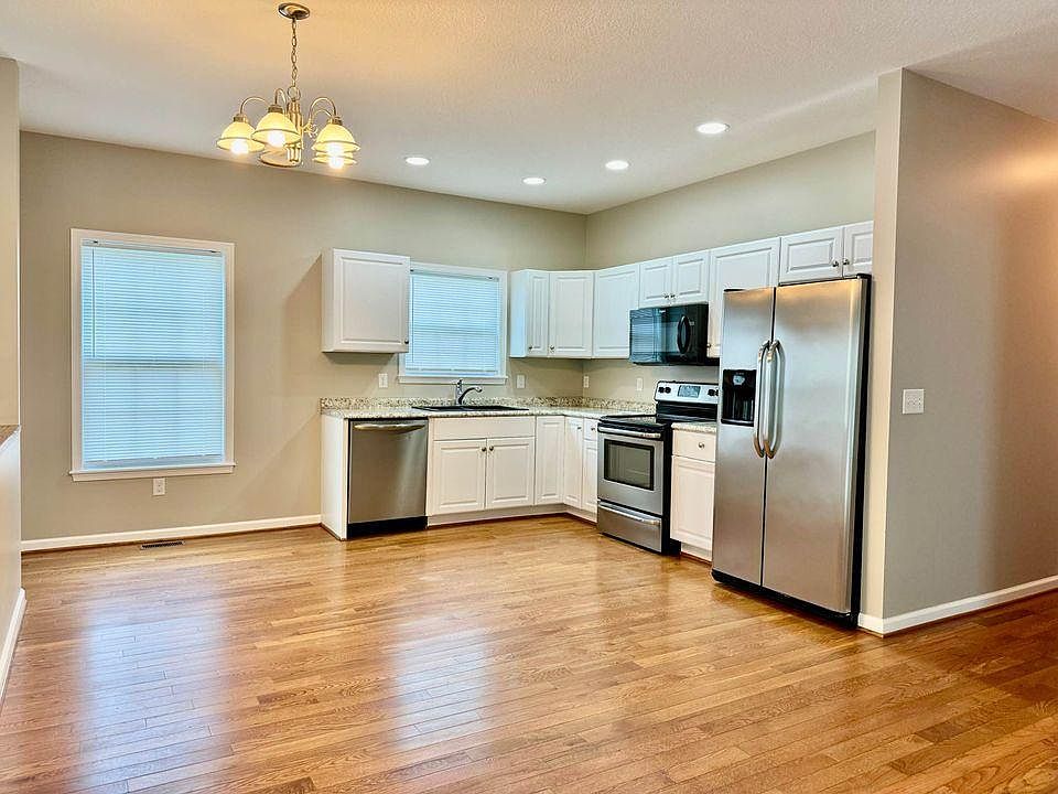 1st image of 1131 Long St