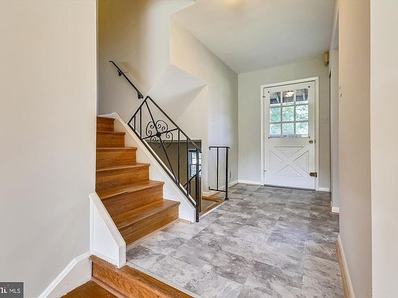 3rd image of 13 Enid Ct