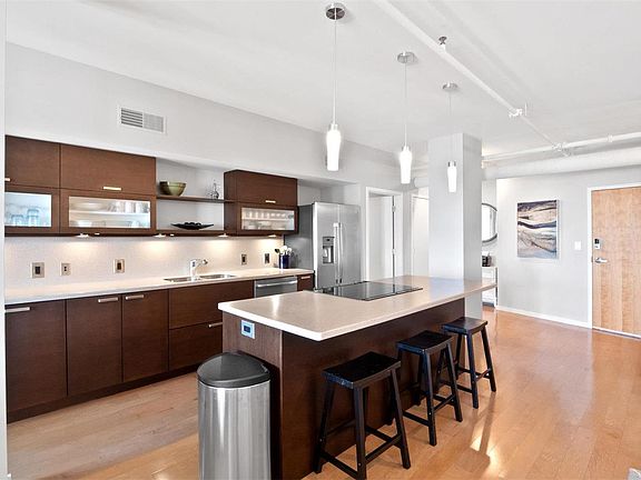 5th image of 915 Olive St APT 1402