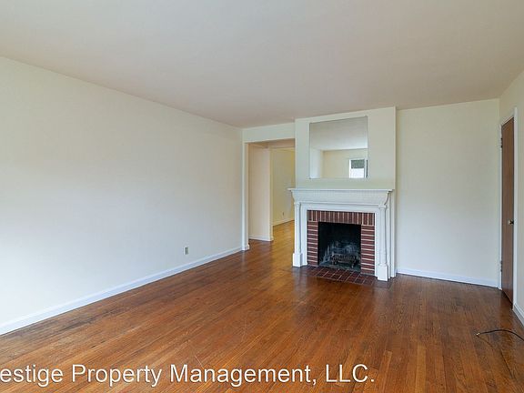 4th image of 203 Loraine Ave #3