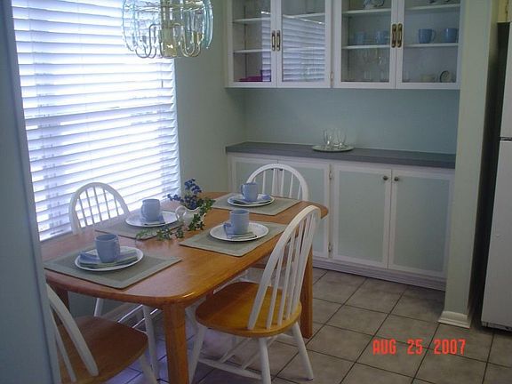 4th image of 481 Forest Ave