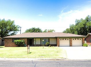 1809 Ennis St, Plainview, TX 79072
