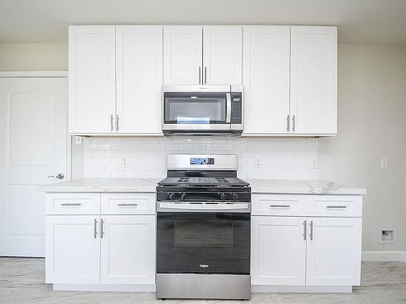 5th image of 23131 N Waterlake Dr